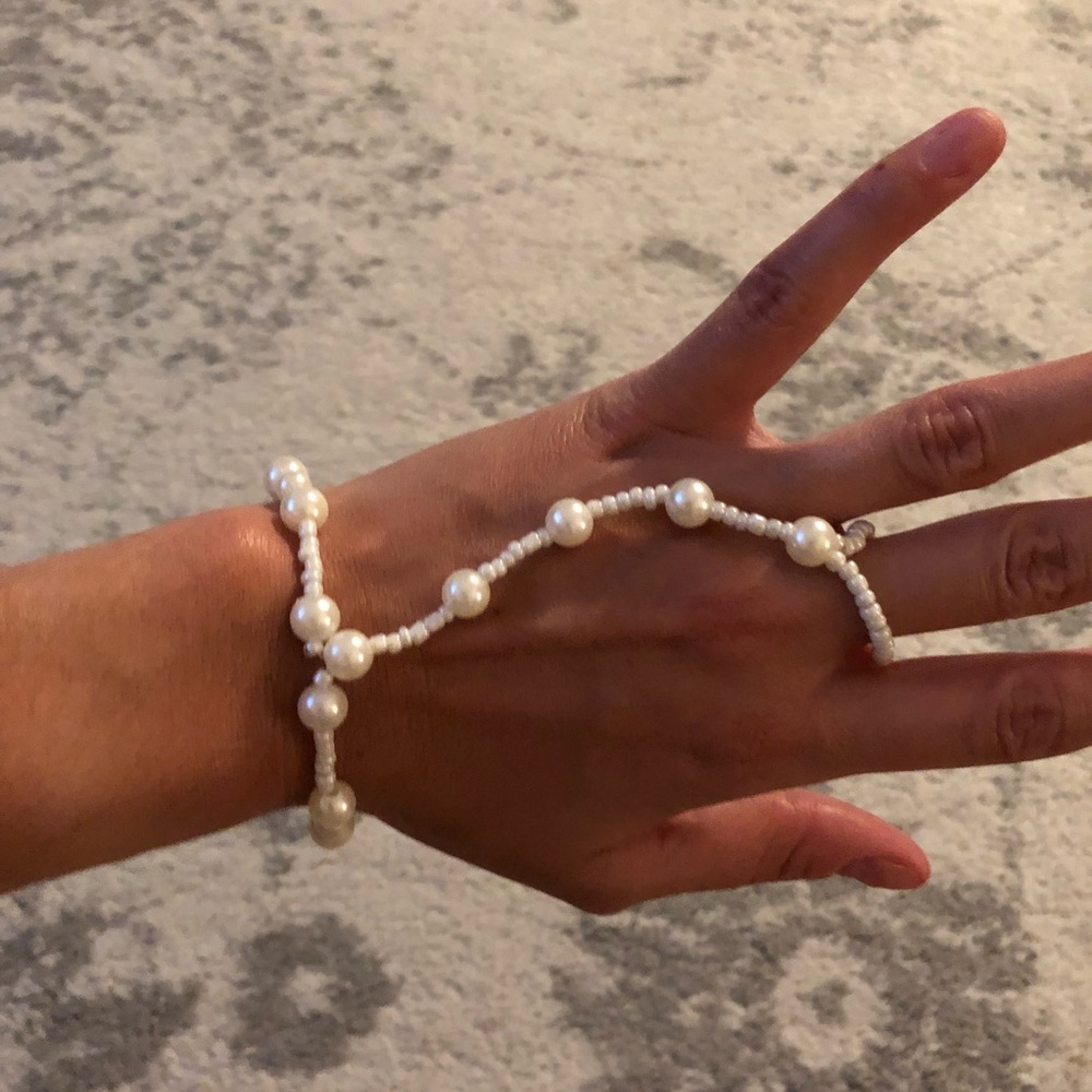 Chic white beaded pearl slave bracelet - Picture 3 of 7